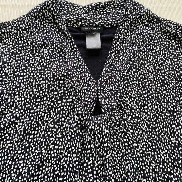 Ann Taylor Womens Top Vneck Long Sleeve Stretch S - Picture 3 of 3
